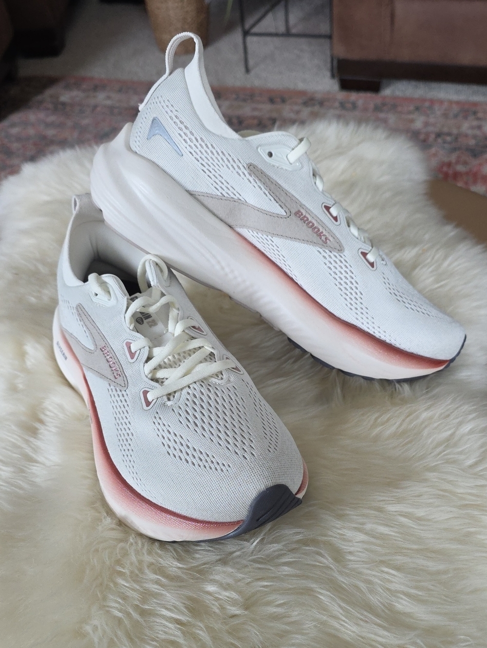 NWOT Brooks Glycerin 22 Coconut/Chateau/Rose Women's Size 9 Running Shoes 🤍🥥🩷